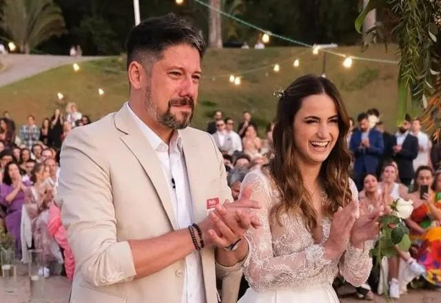 Mari Palma e Phelipe Siani juntos em seu casamento.