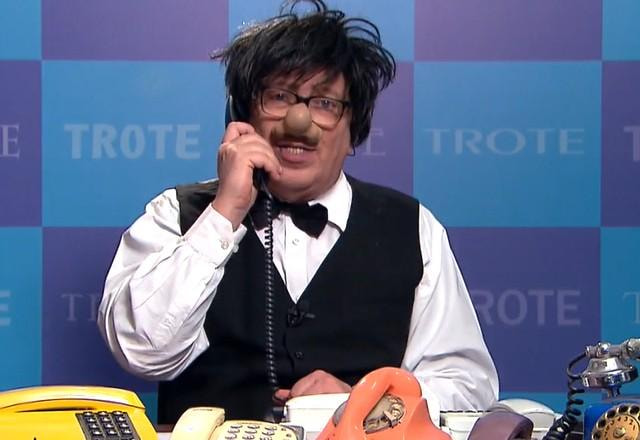 O humorista Santos durante o Programa do Ratinho.