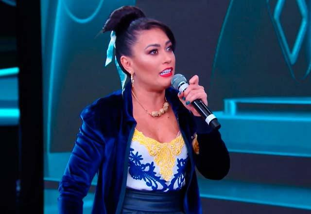 Milene Pavorô durante o Programa do Ratinho.