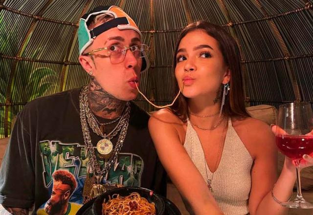Mel Maia e o namorado recriam cena clássica do filma A Dama e o Vagabundo