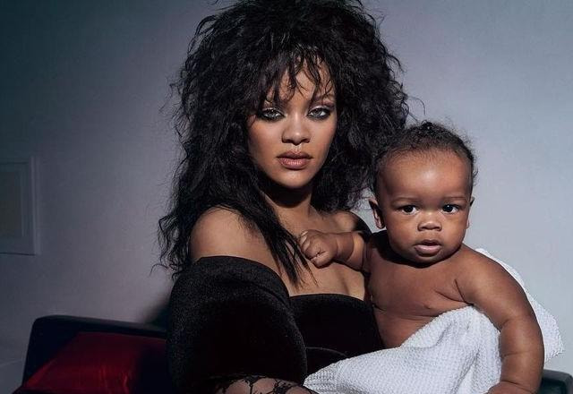 Rihanna posa com seu filho em ensaio para a Vogue