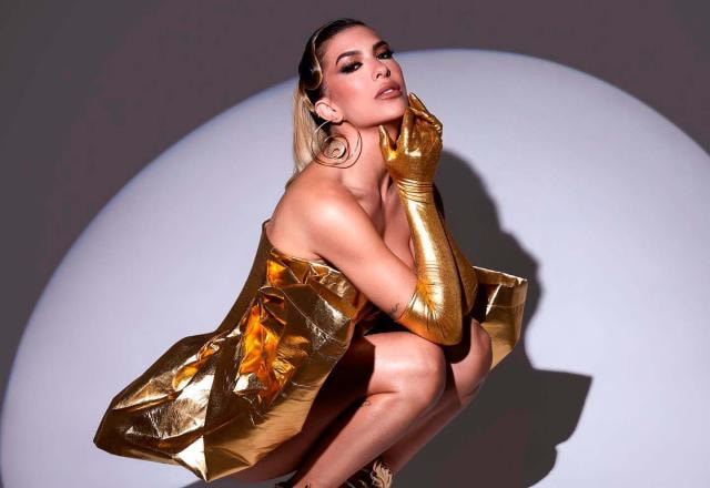 Lorena Improta com o look usado na Viradouro
