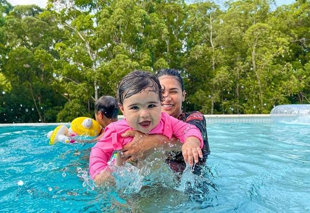 Simone com a filha, Zaya