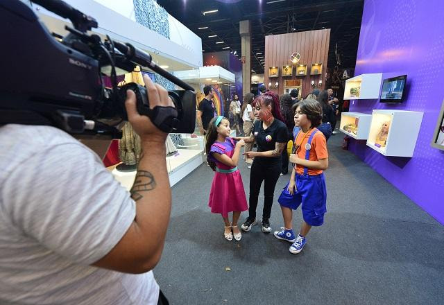 Aline Serrano e elenco das câmeras escondidas na CCXP