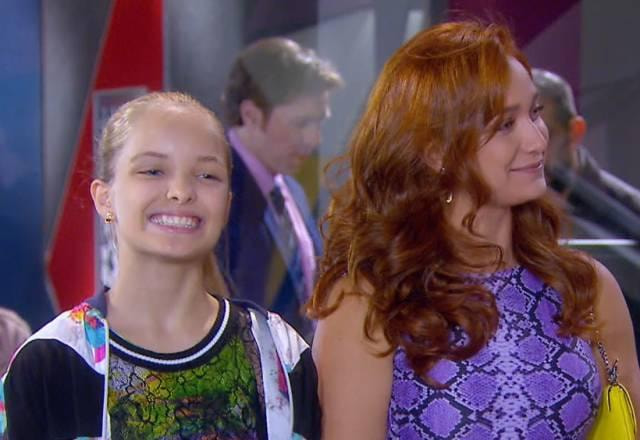 Regina e Priscila sorriem após boa notícia