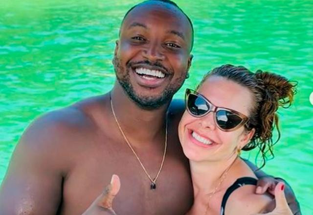 Fernanda Souza e Thiaguinho abraçados