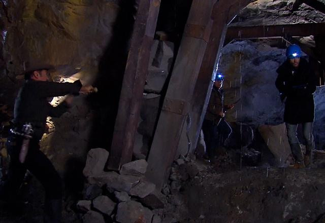 alonso e rodrigo em uma caverna