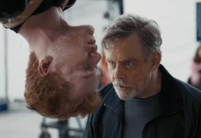 Imagem promocional de Mark Hamill e Cameron Monaghan nos bastidores de Star Wars Jedi: Survivor