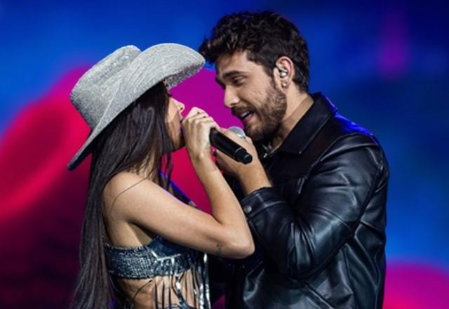 Ana Castela e Gustavo Mioto cantam juntos durante show