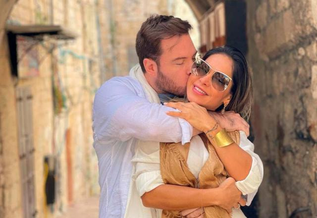 Maíra Cardi abraça Thiago Nigro durante viagem a Israel