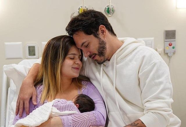 Viih Tube e Eliezer com Lua no colo