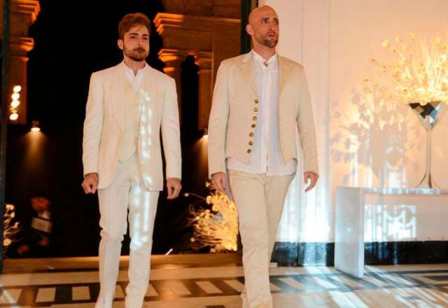 Paulo Gustavo e Thales Bretas no dia do casamento