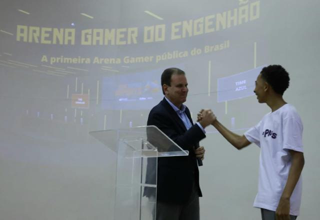 Foto do prefeito do Rio de Janeiro, Eduardo Paes, no anúncio da Arena Gamer da cidade