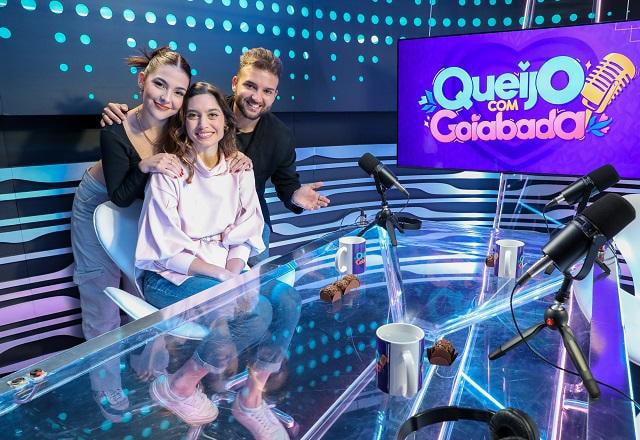 Juliana Schalch, Ana Zimermane e Nicholas Torres no Queijo com Goiabada