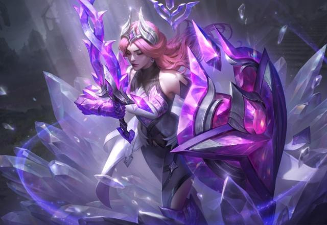 Splash art da skin Leona Guardiã Cristalizada