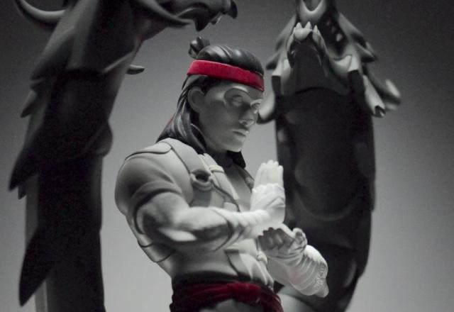 Imagem promocional da estátua de Liu Kang feita pela COARSE