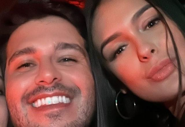 Rodrigo Mussi tira selfie com Larissa Santos