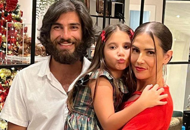 Deborah Secco, marido e filha