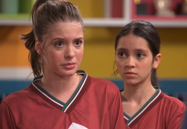 rosalina e karen usando um uniforme vermelho do CEC