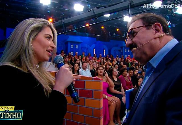 Ratinho e a esposa do Sérgio Mallandro no palco do programa.