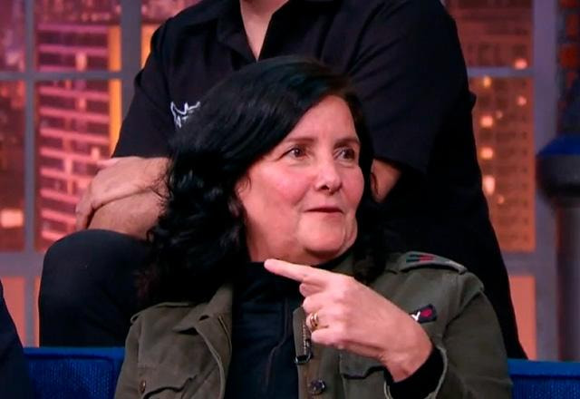 Adriana Toscano durante o The Noite.