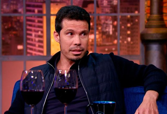 Hernanes durante o The Noite.