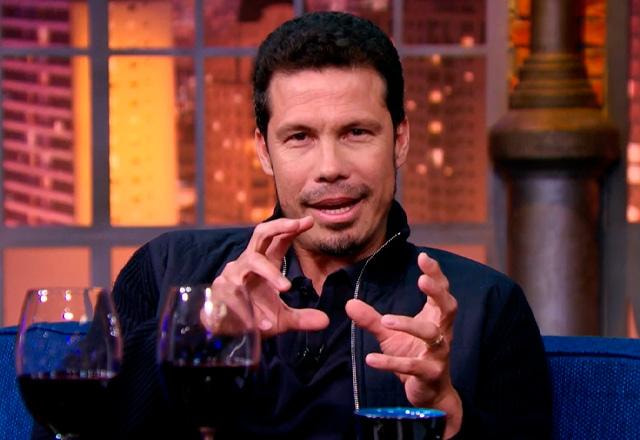 Hernanes durante o The Noite.