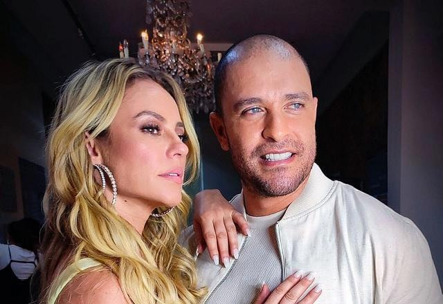 Paolla Oliveira e Diogo Nogueira posam olhando para a frente e fazendo carão