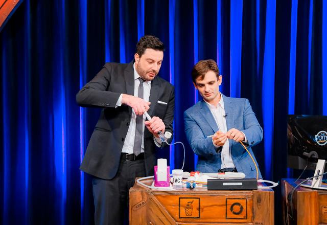 Danilo Gentili e Dr. Mohamad Said Ghandour no palco do The Noite.