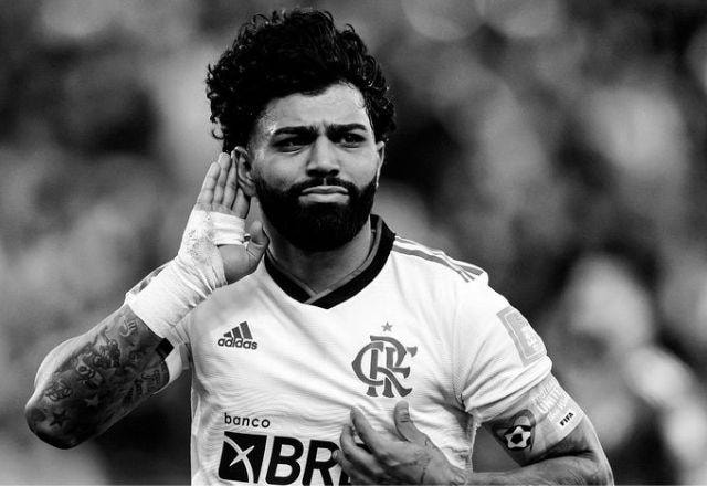 Gabigo, em foto PB, comemorando um gol pelo Flamengo