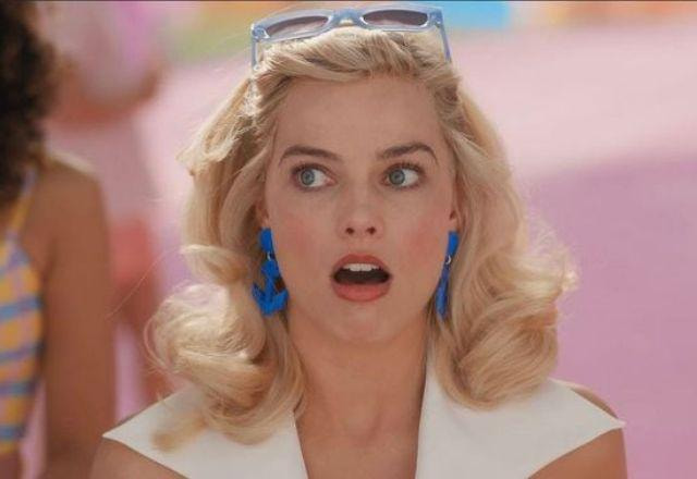 A atriz Margot Robbie em cena do filme Barbie