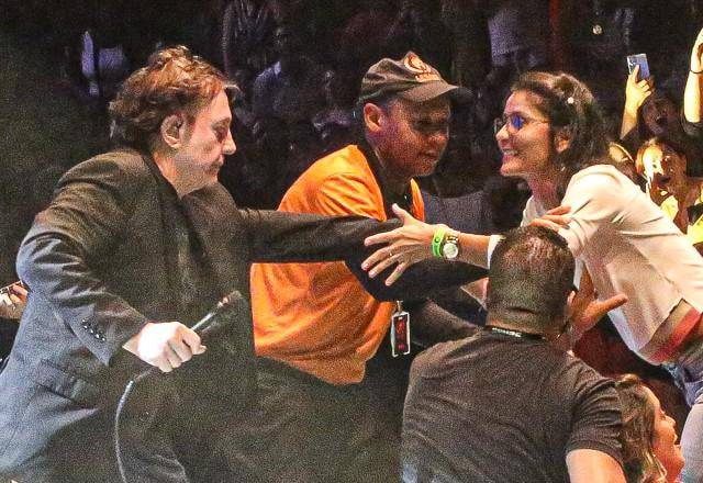 Fã invade palco do show de Fábio Jr.