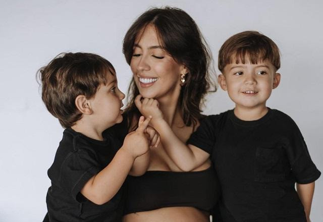 Gabi Brandt com os três filhos