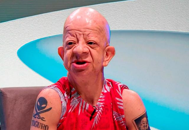 Bruno Diferente no palco do The Noite.