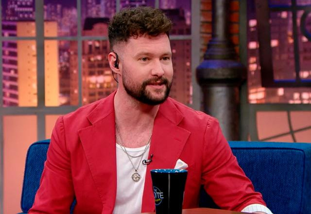 Calum Scott no palco do The Noite.