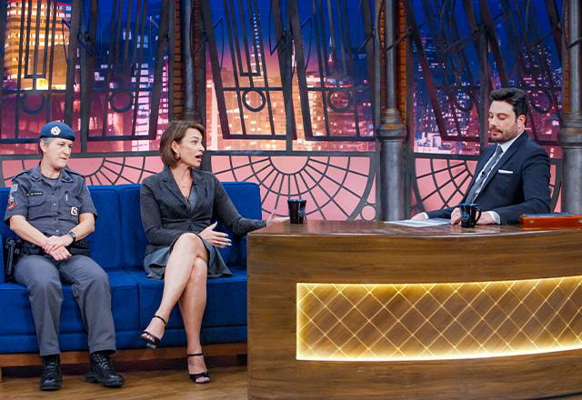 Coronel Daniele Freitas, Cabo Raquel Assis e Danilo Gentili durante o The Noite.
