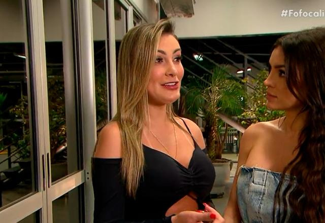 Andressa Urach conversa com Gaby Cabrini