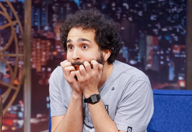 Murilo Couto durante o The Noite.