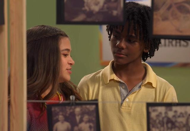 romeu e julieta se olhando