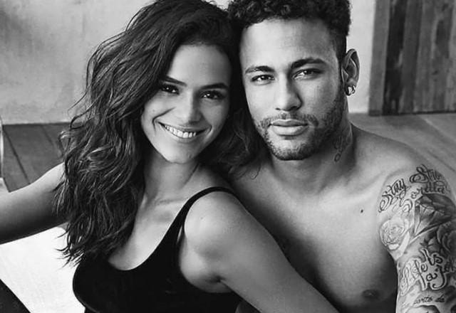 Bruna Marquezine e Neymar posam juntos em campanha