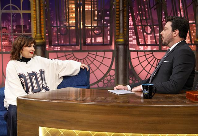 Amanda Ramalho e Danilo Gentili durante o The Noite.