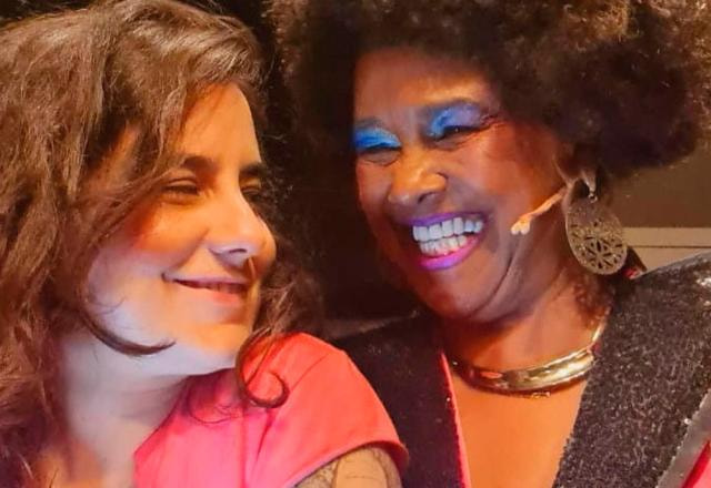 Sandra de Sá mostra tatuagem feita pela esposa