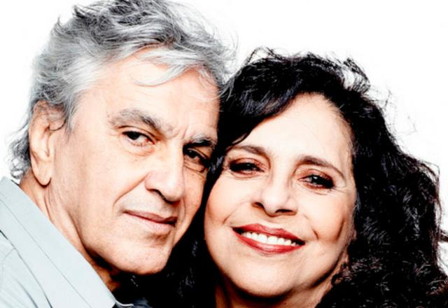 Caetano Veloso abraça Gal Costa