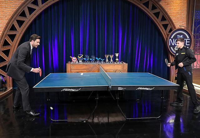 Danilo Gentili e Lucas Romanski no The Noite.