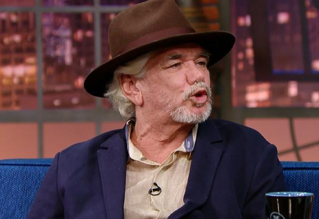 Jackson Antunes durante o The Noite.