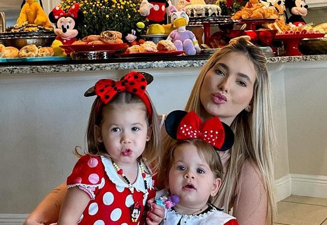 Virginia com as filhas, Maria Alice e Maria Flor