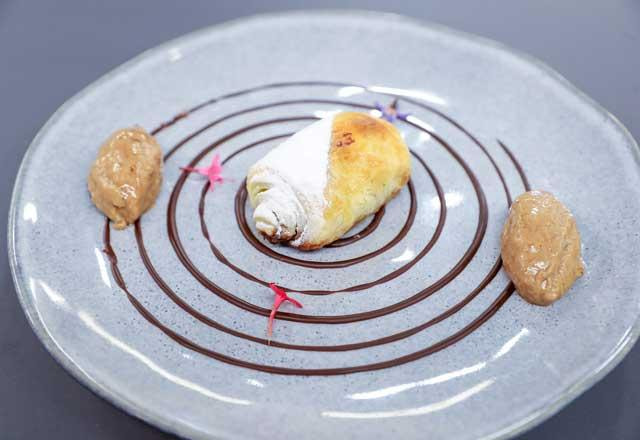 PAIN AU CHOCOLAT COM MOUSSE DE CAFÉ