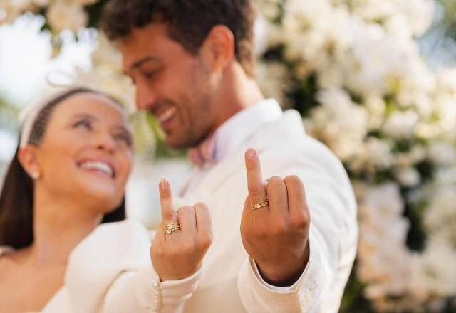 Larissa Manoela e André Luiz Frambach em foto de casamento