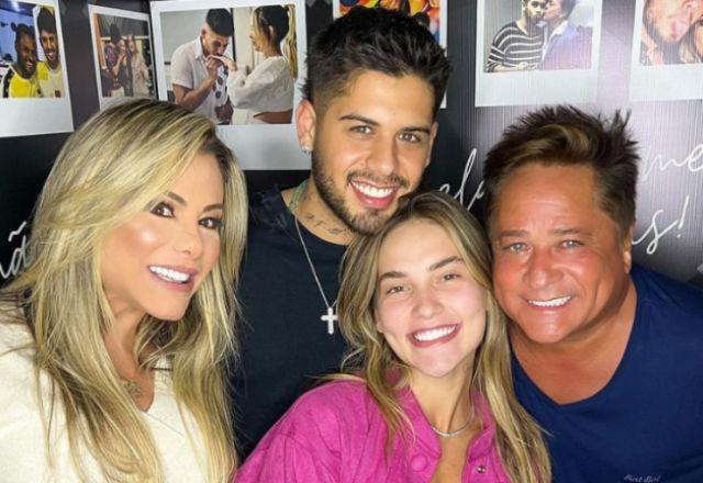Poliana Rocha ao lado de Zé Felipe, Virginia e Leonardo