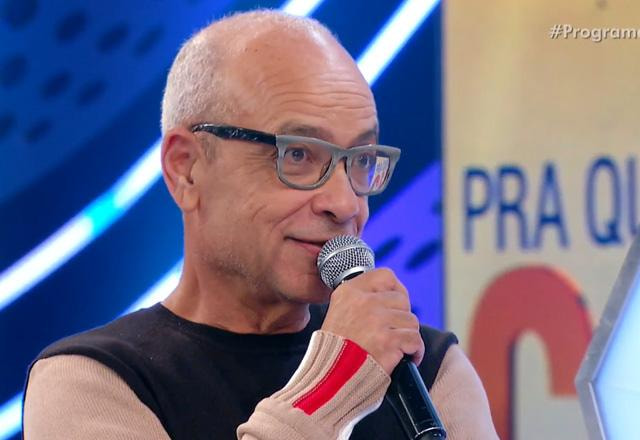 Cláudio Manoel, ex-Casseta & Planeta, durante o Programa Raul Gil.